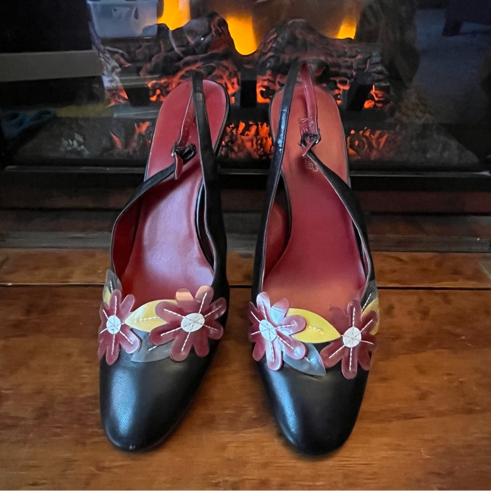 Madeline Black Slingback Kitten Heels with Floral Appliqué – Size 8M